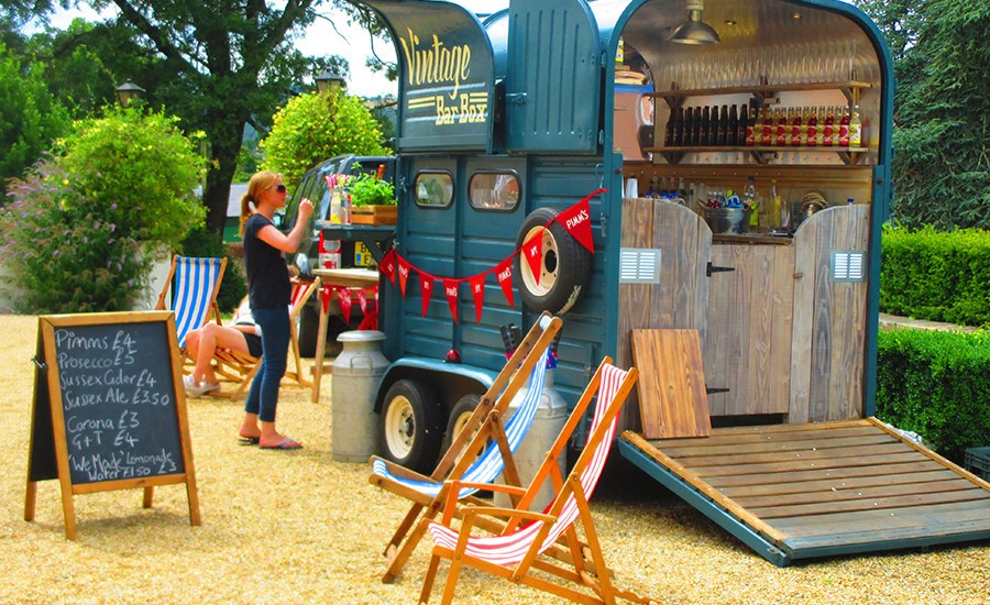 How To Hire A Mobile Bar In Essex?