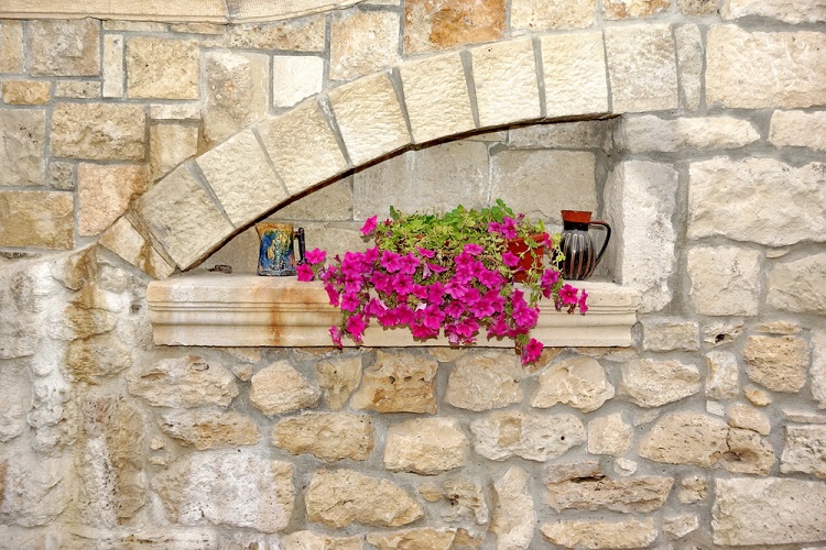 Maintenance and Cleaning Tips For Your Stone Walls